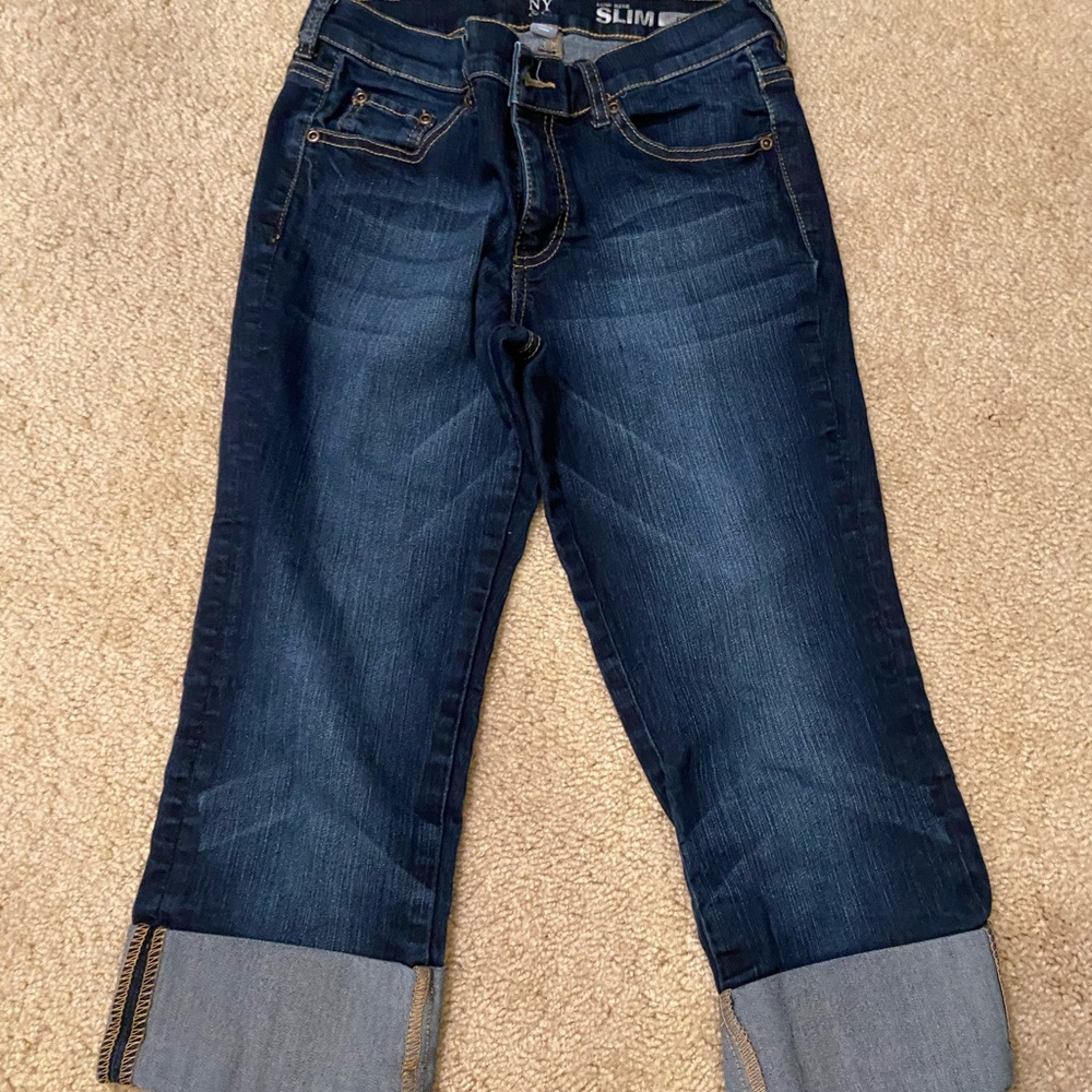 NY and Company slim crop capri size 2